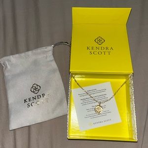 Kendra Scott Dira Coin Pendant Necklace gold OS